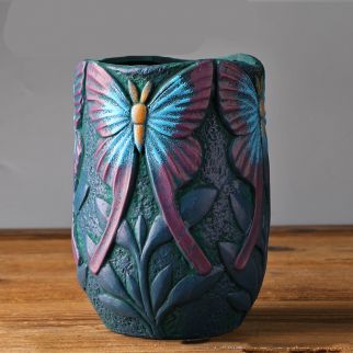 إناء للزهور على شكل فراشة