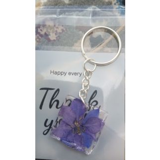 ميدالية مربعة بالزهر الازرق