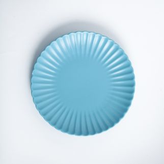 10 Inch Ceramic Chrysanthemum Round Plate: Add elegance to your table setting with this exquisite ceramic chrysanthemum-patterned round plate, Blue Color