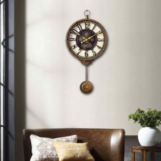 ساعة الحائط العتيقة