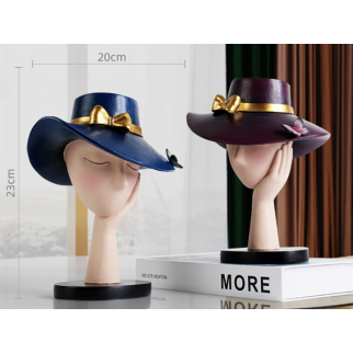 مزهرية على شكل مجسم بقبعة بشكل عصري وأنيق