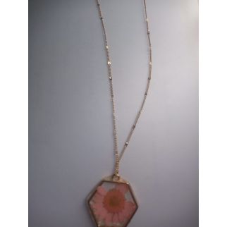 عقد بالزهر الوردي