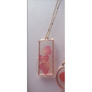 عقد باتلات الورد الأحمر