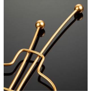 ساعة حائط بسيطة وحديثة ومبتكرة.