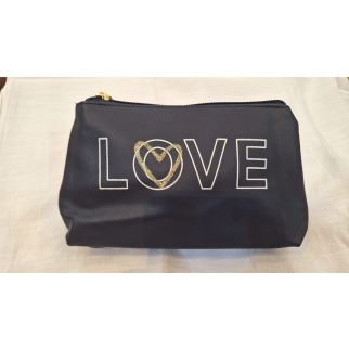 شنطه صغيره وانيقه للمكياج او غيره