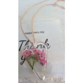 عقد شكل قلب بتلات زهر وردي